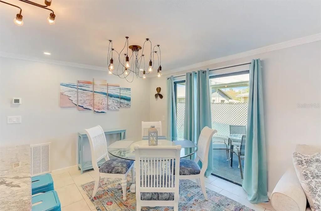 For Rent: $1,800 (2 beds, 2 baths, 900 Square Feet)