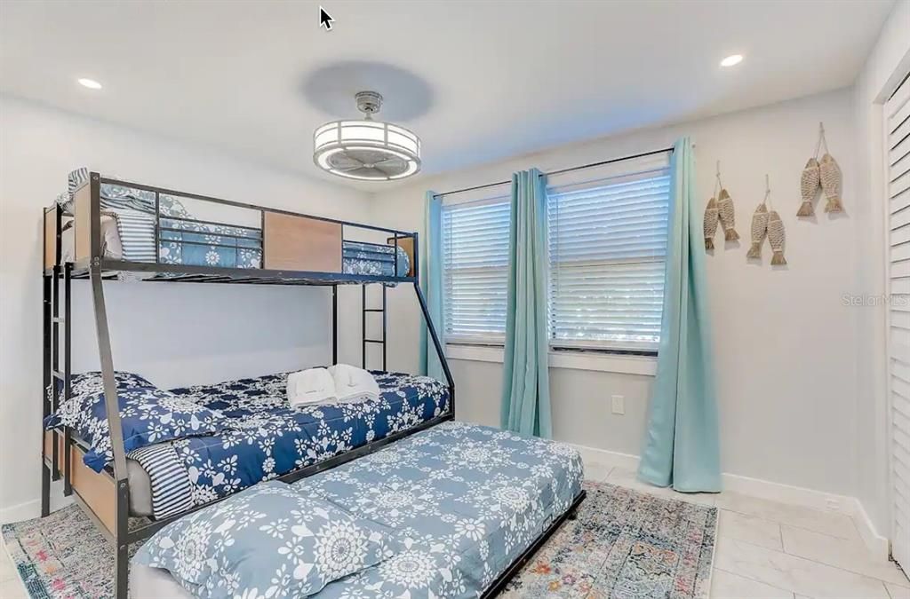For Rent: $1,800 (2 beds, 2 baths, 900 Square Feet)