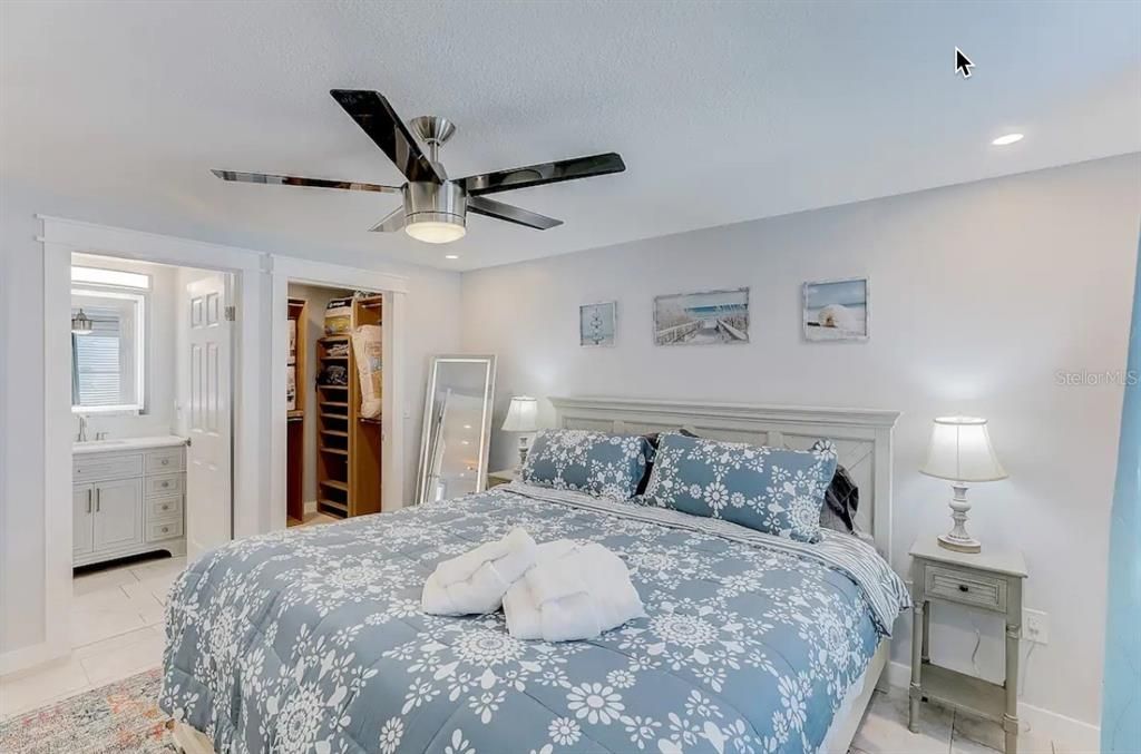 For Rent: $1,800 (2 beds, 2 baths, 900 Square Feet)