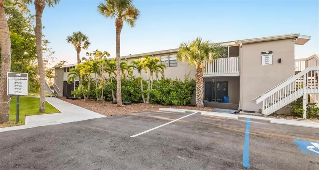 For Rent: $1,800 (2 beds, 2 baths, 900 Square Feet)