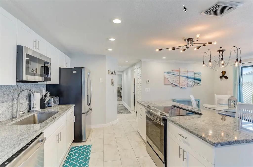 For Rent: $1,800 (2 beds, 2 baths, 900 Square Feet)