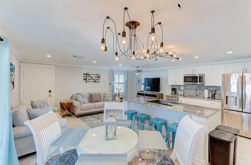 For Rent: $1,800 (2 beds, 2 baths, 900 Square Feet)