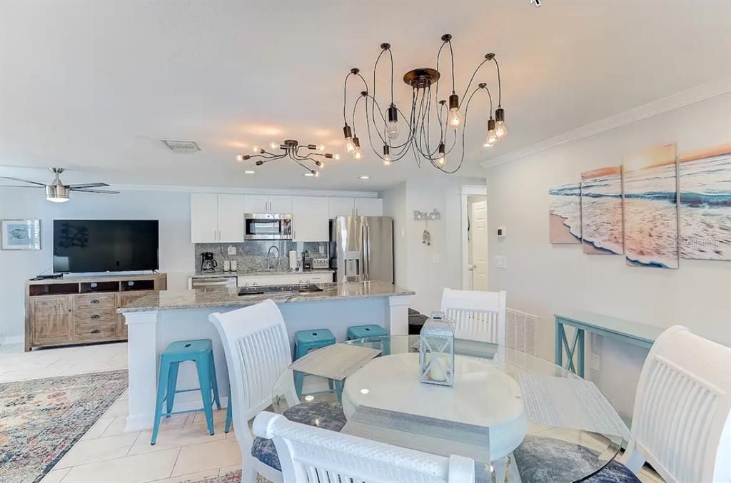 For Rent: $1,800 (2 beds, 2 baths, 900 Square Feet)