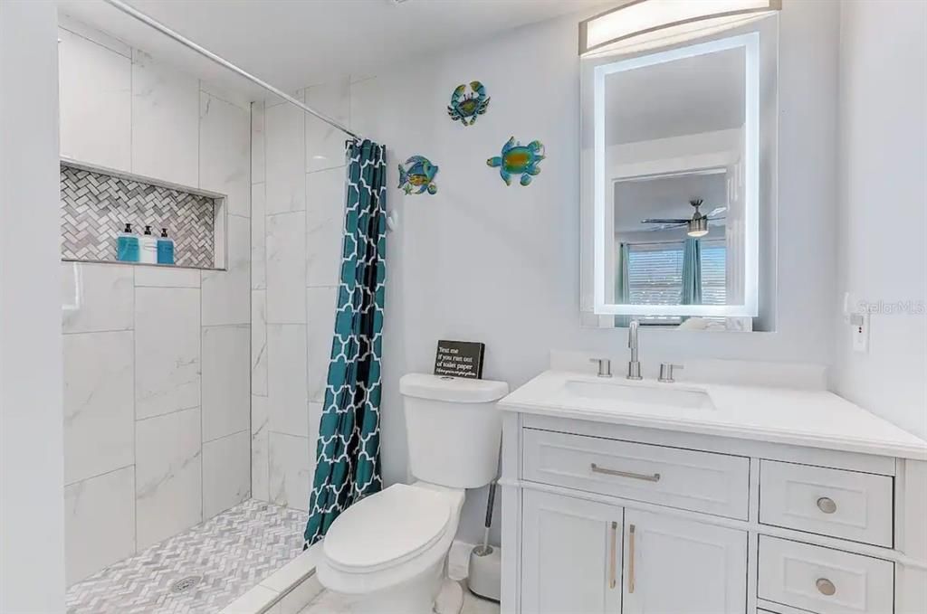 For Rent: $1,800 (2 beds, 2 baths, 900 Square Feet)