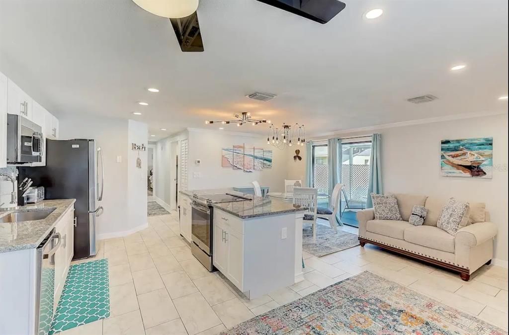 For Rent: $1,800 (2 beds, 2 baths, 900 Square Feet)