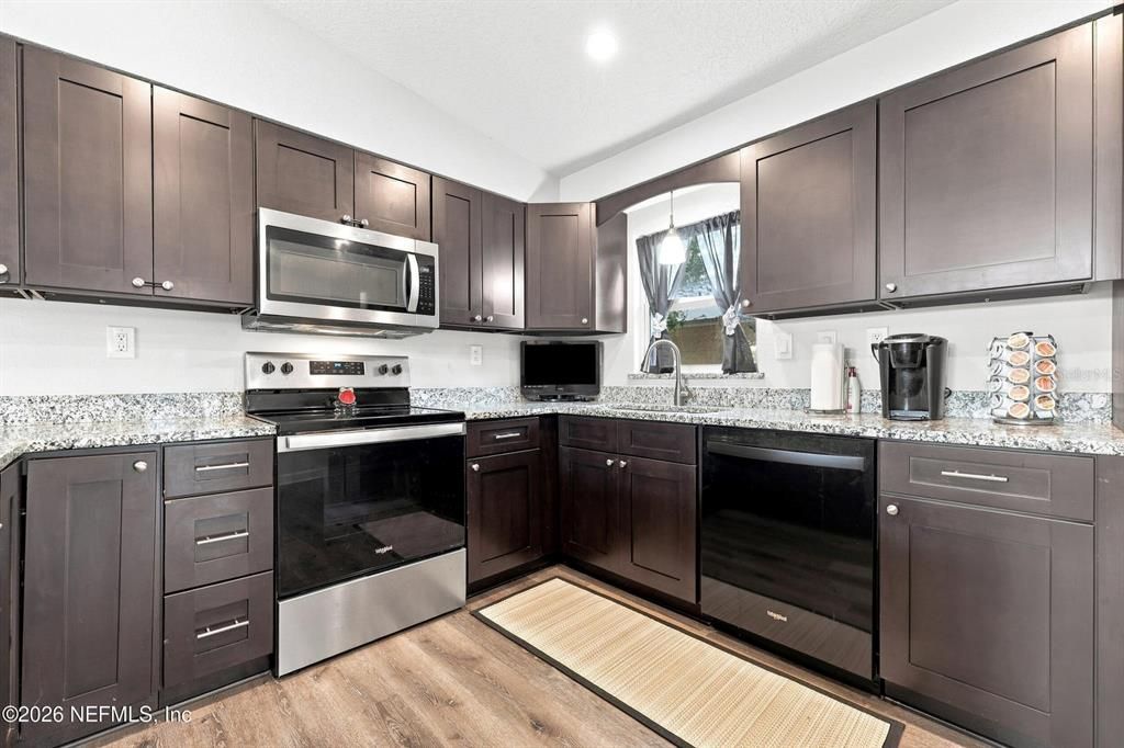 For Sale: $300,000 (3 beds, 2 baths, 1188 Square Feet)