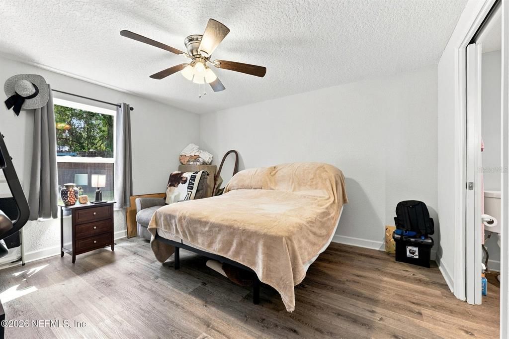 For Sale: $300,000 (3 beds, 2 baths, 1188 Square Feet)