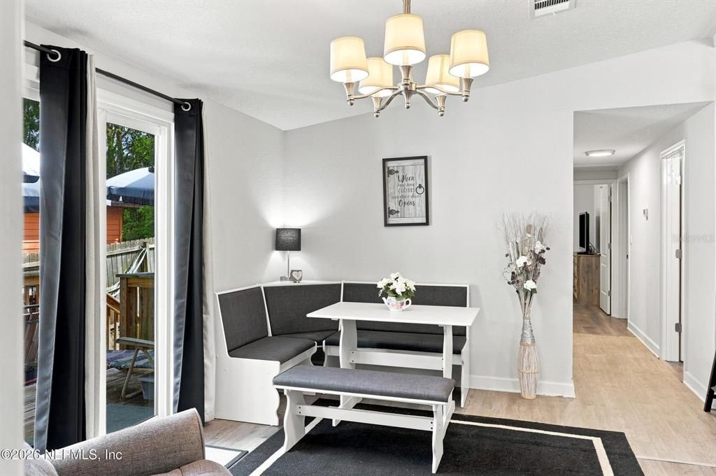 For Sale: $300,000 (3 beds, 2 baths, 1188 Square Feet)