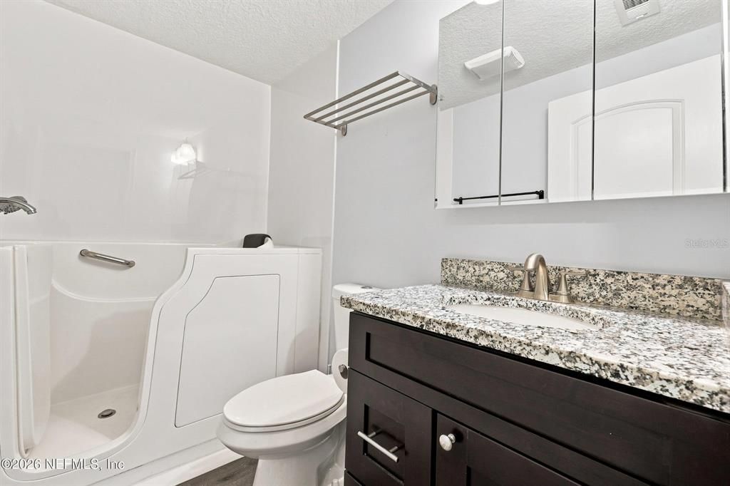 For Sale: $300,000 (3 beds, 2 baths, 1188 Square Feet)