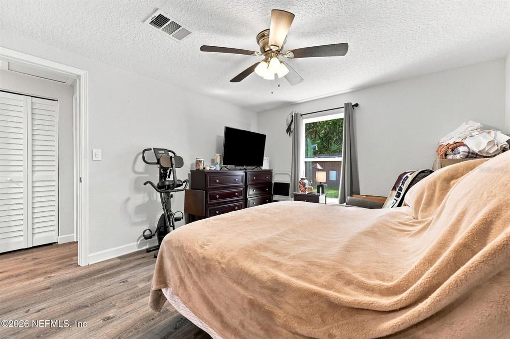 For Sale: $300,000 (3 beds, 2 baths, 1188 Square Feet)