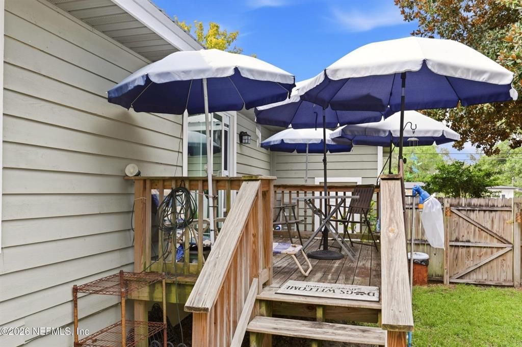 For Sale: $300,000 (3 beds, 2 baths, 1188 Square Feet)