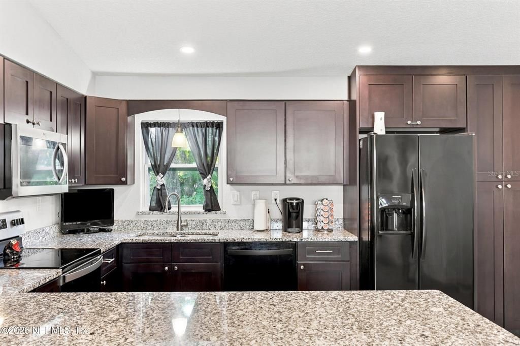 For Sale: $300,000 (3 beds, 2 baths, 1188 Square Feet)