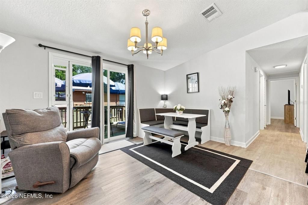 For Sale: $300,000 (3 beds, 2 baths, 1188 Square Feet)