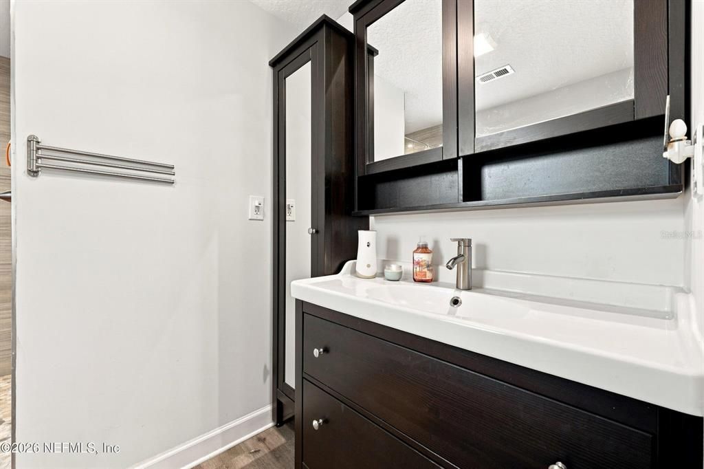 For Sale: $300,000 (3 beds, 2 baths, 1188 Square Feet)