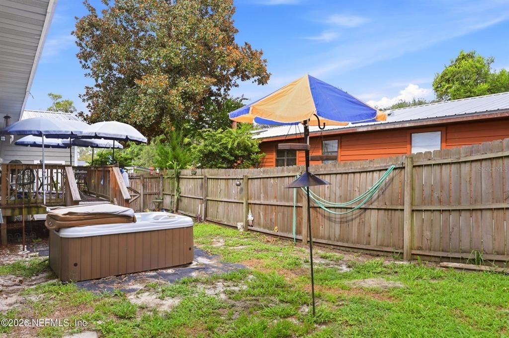 For Sale: $300,000 (3 beds, 2 baths, 1188 Square Feet)