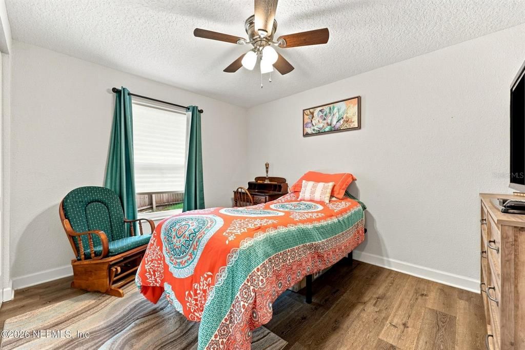 For Sale: $300,000 (3 beds, 2 baths, 1188 Square Feet)