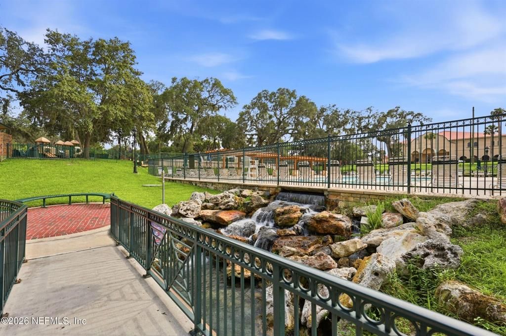 For Sale: $300,000 (3 beds, 2 baths, 1188 Square Feet)