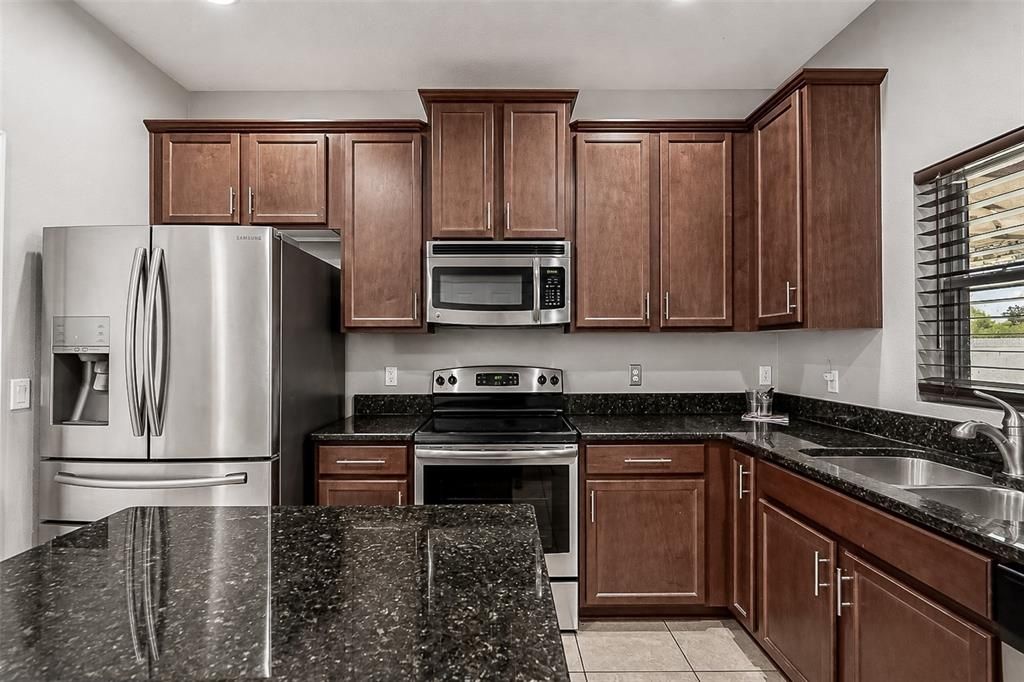 На продажу: $269,000 (3 спален, 2 ванн, 1629 Квадратных фут)