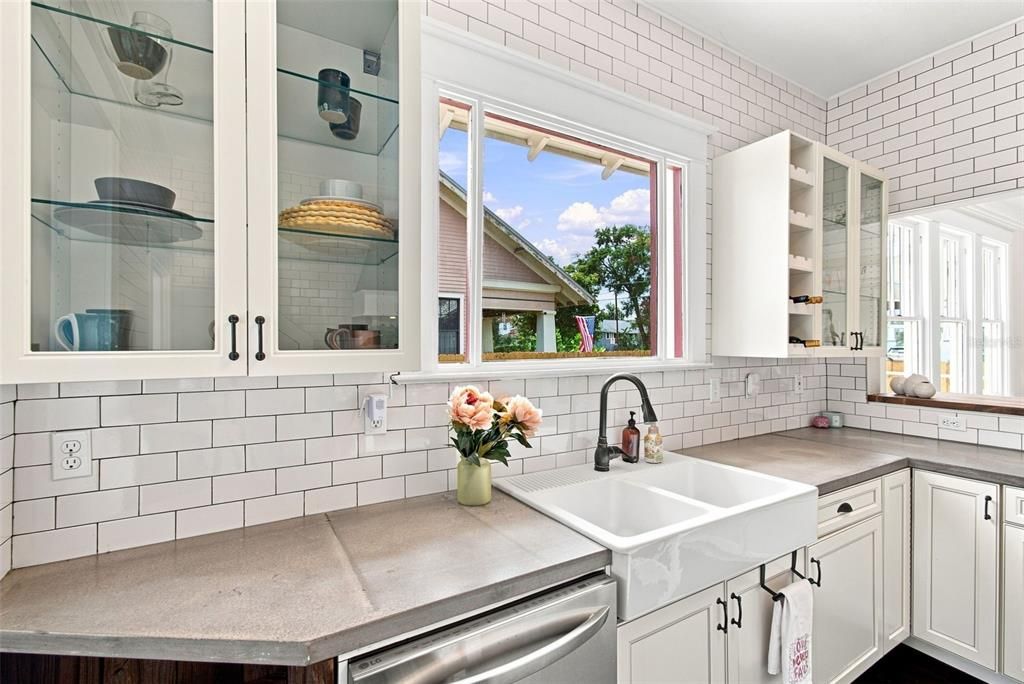 For Sale: $699,000 (3 beds, 2 baths, 1926 Square Feet)