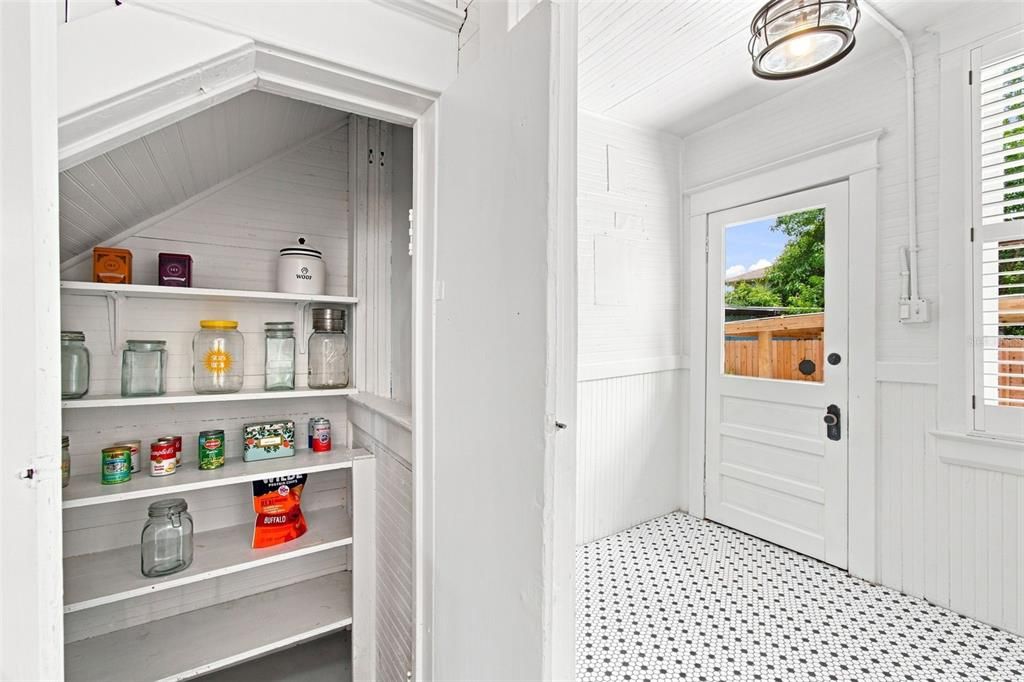 For Sale: $699,000 (3 beds, 2 baths, 1926 Square Feet)