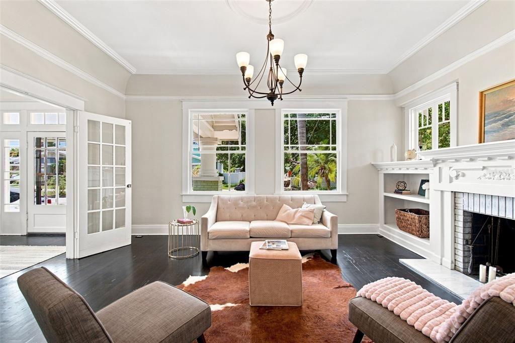 For Sale: $699,000 (3 beds, 2 baths, 1926 Square Feet)