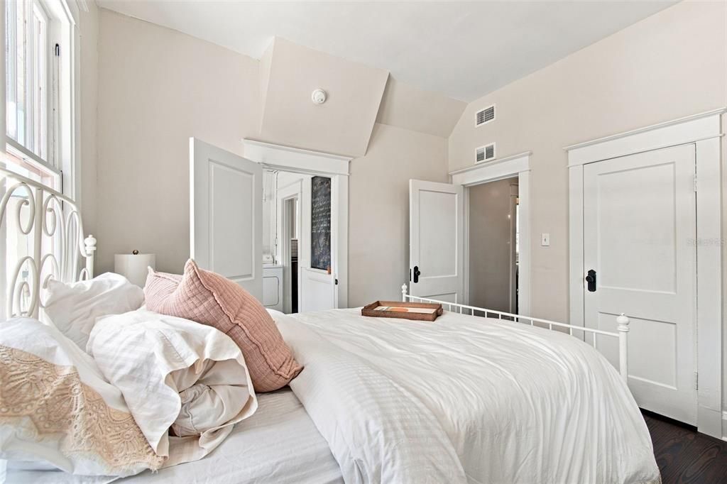 For Sale: $699,000 (3 beds, 2 baths, 1926 Square Feet)