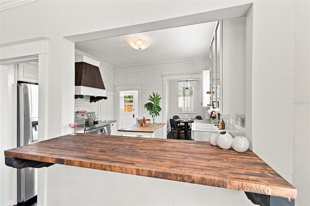 For Sale: $699,000 (3 beds, 2 baths, 1926 Square Feet)