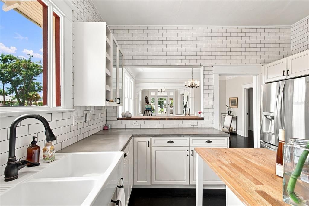 For Sale: $699,000 (3 beds, 2 baths, 1926 Square Feet)