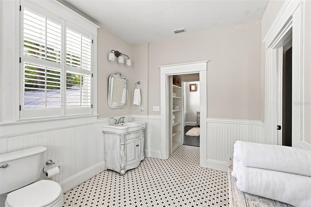 For Sale: $699,000 (3 beds, 2 baths, 1926 Square Feet)