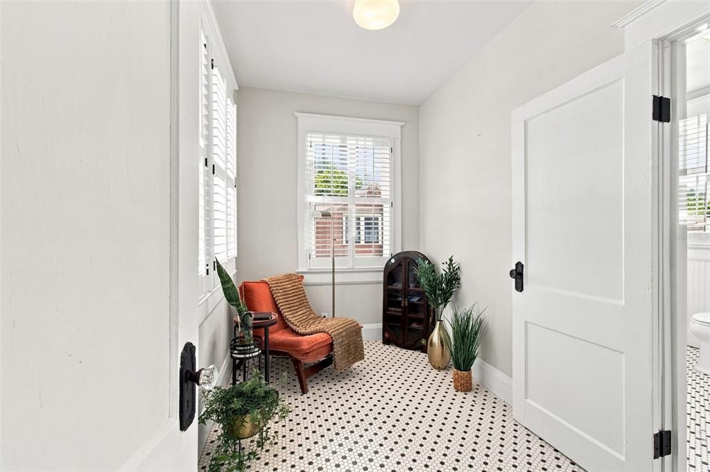 For Sale: $699,000 (3 beds, 2 baths, 1926 Square Feet)