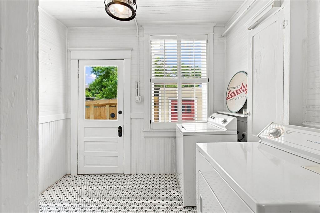 For Sale: $699,000 (3 beds, 2 baths, 1926 Square Feet)