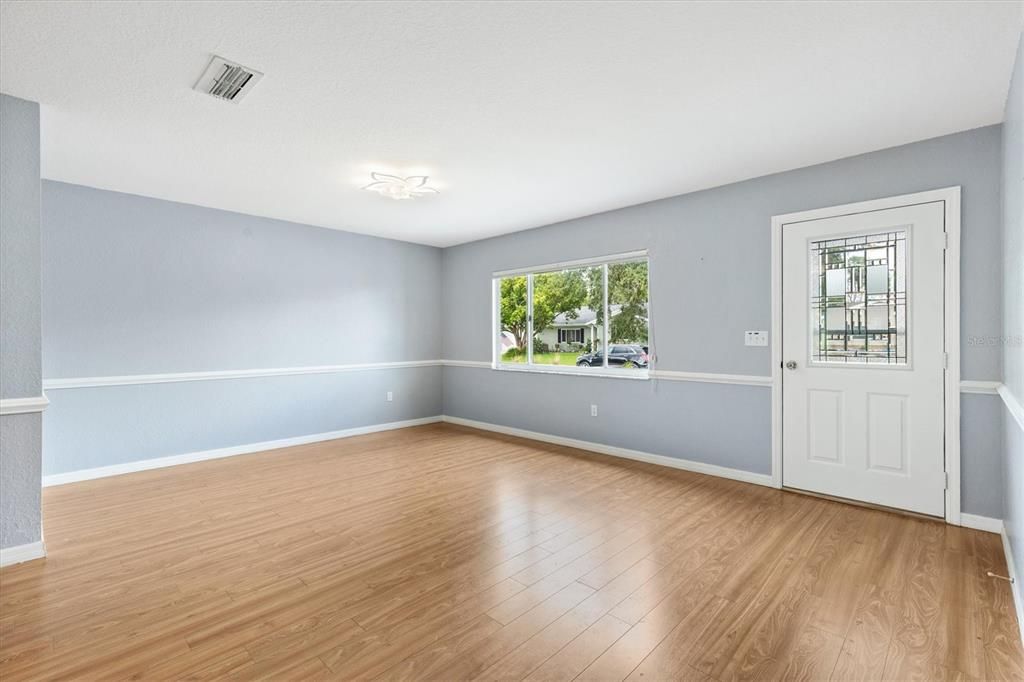 На продажу: $299,900 (2 спален, 2 ванн, 1736 Квадратных фут)