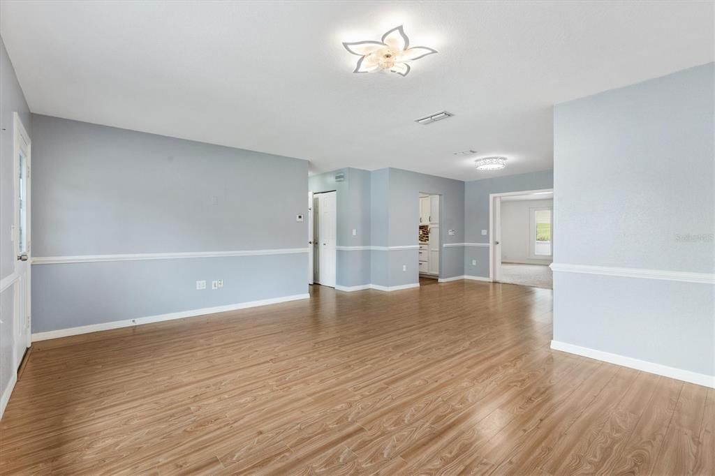 На продажу: $299,900 (2 спален, 2 ванн, 1736 Квадратных фут)