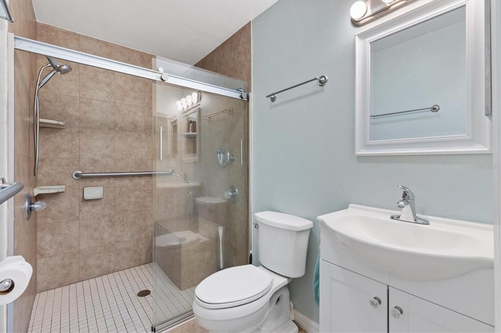 На продажу: $299,900 (2 спален, 2 ванн, 1736 Квадратных фут)