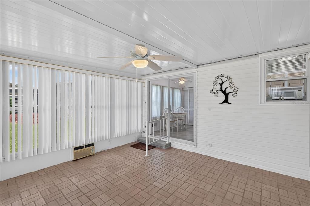 For Sale: $188,000 (3 beds, 2 baths, 1296 Square Feet)