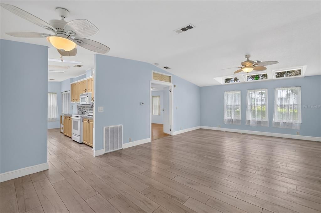 For Sale: $188,000 (3 beds, 2 baths, 1296 Square Feet)