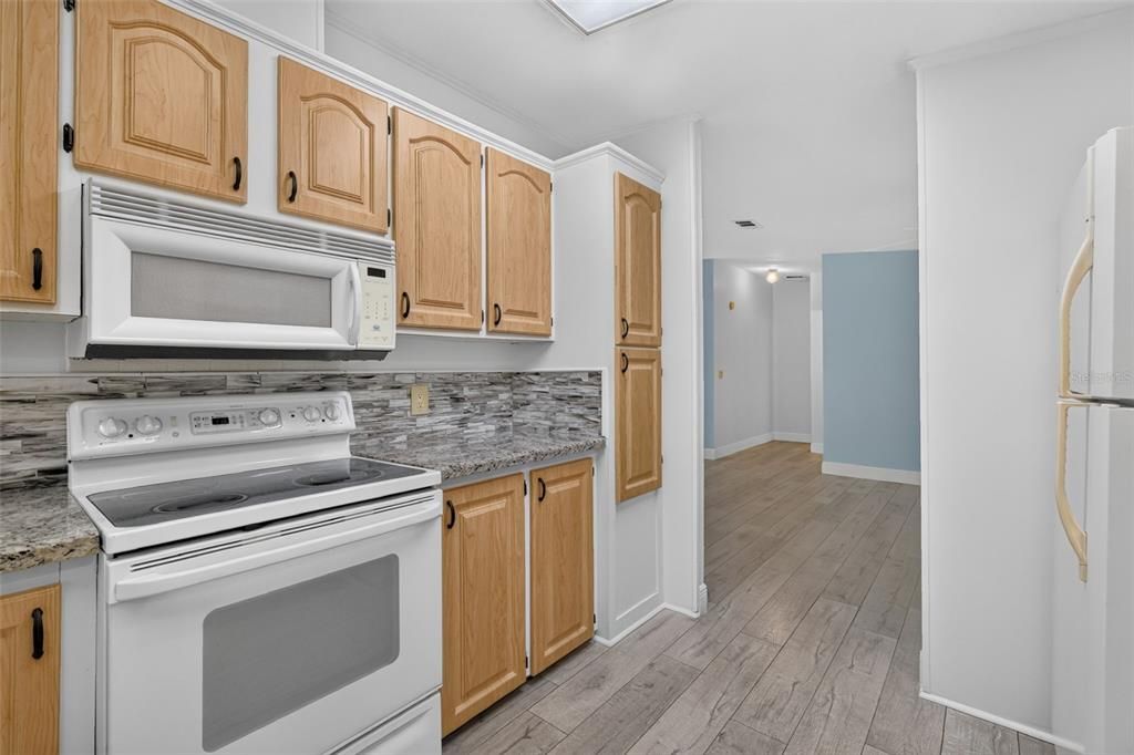For Sale: $188,000 (3 beds, 2 baths, 1296 Square Feet)