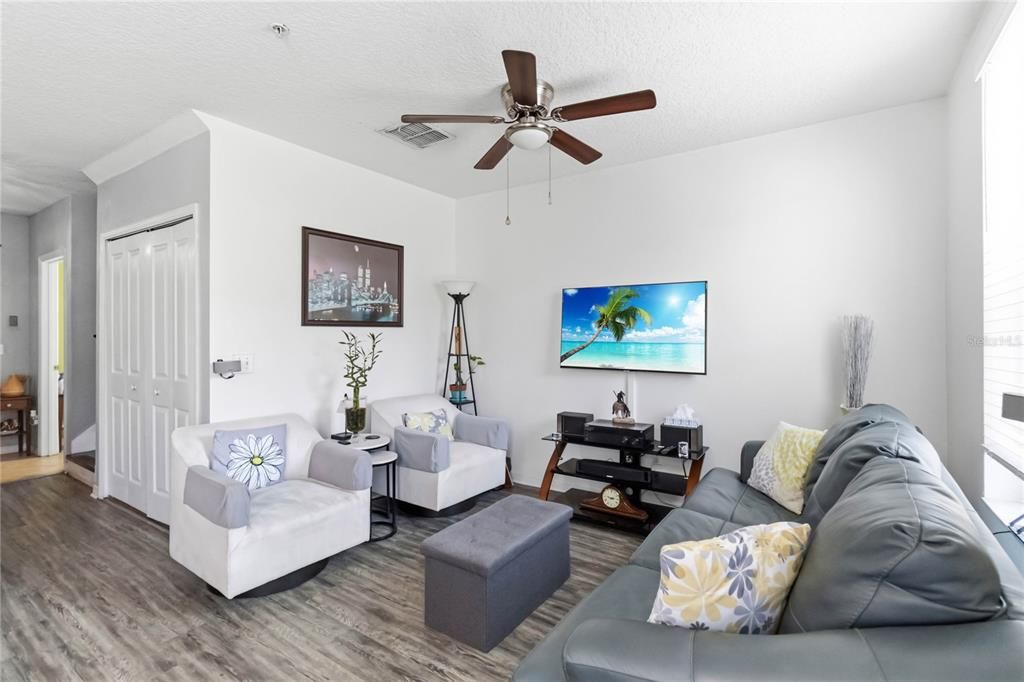 На продажу: $310,000 (2 спален, 2 ванн, 1276 Квадратных фут)