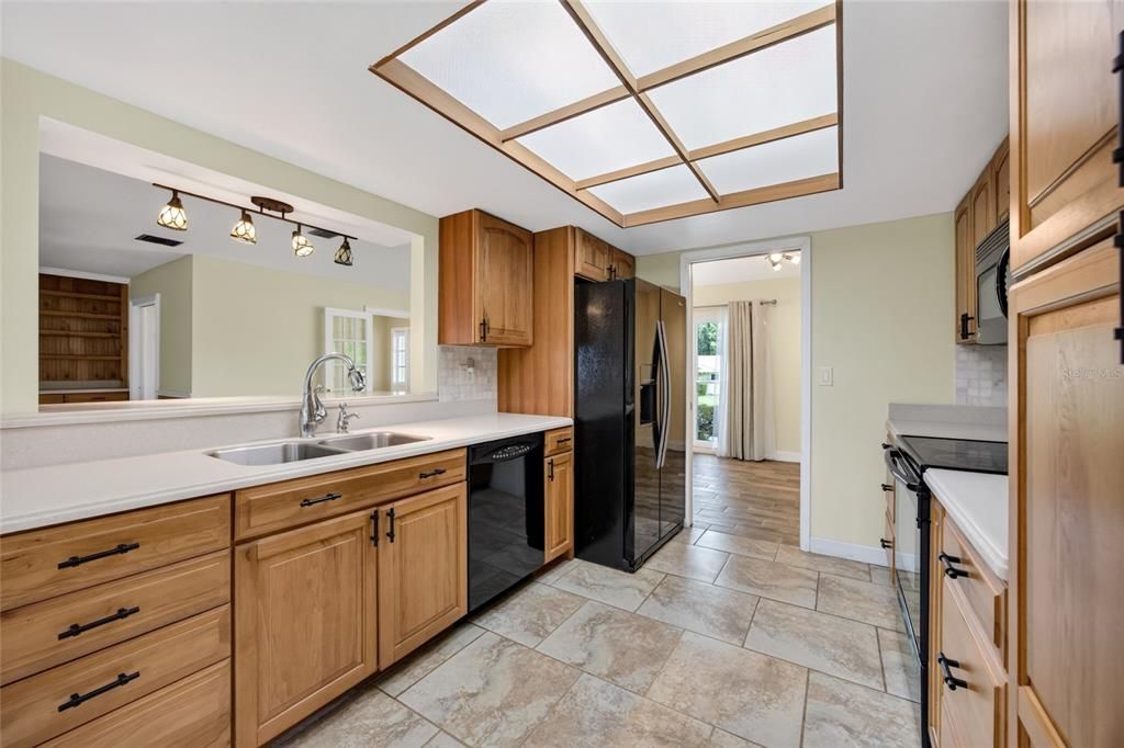 Activo con contrato: $795,000 (3 camas, 2 baños, 1807 Pies cuadrados)