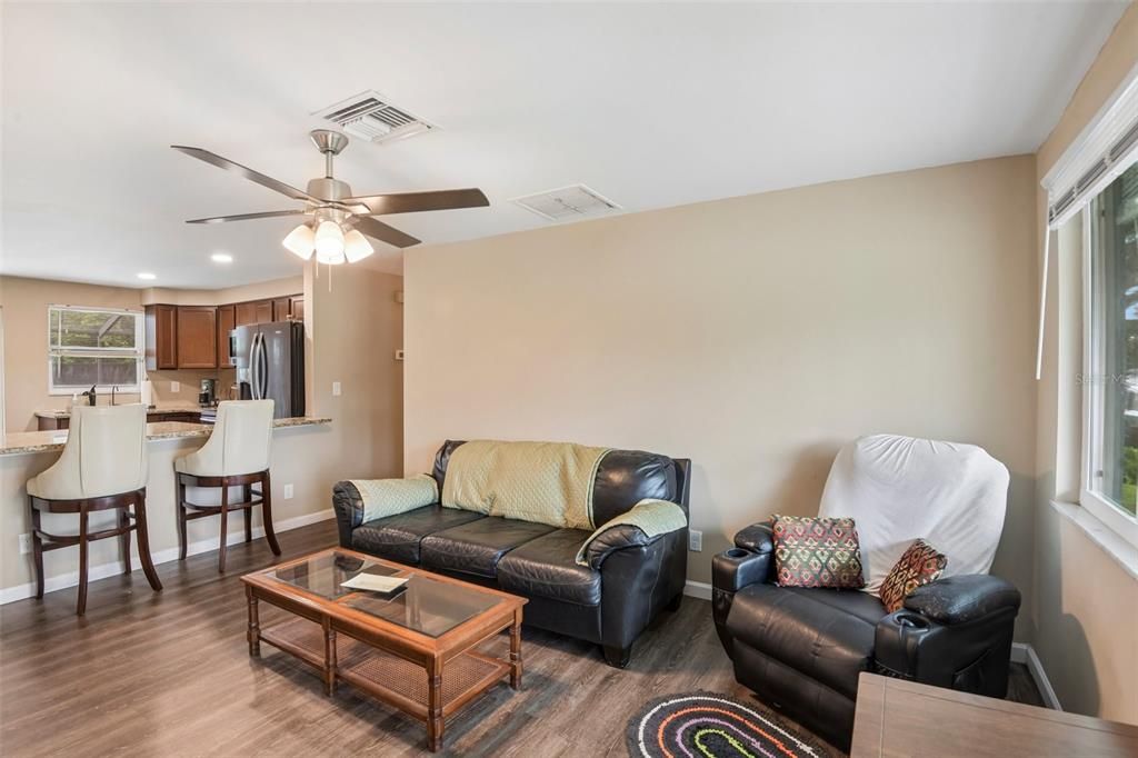 En Venta: $390,000 (3 camas, 2 baños, 952 Pies cuadrados)