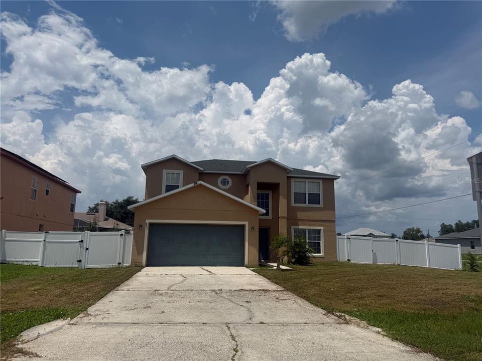 For Rent: $2,000 (4 beds, 2 baths, 2113 Square Feet)