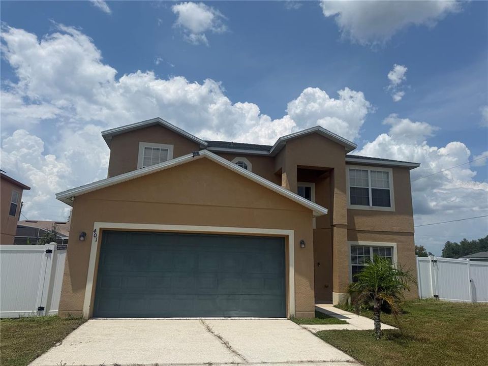 For Rent: $2,000 (4 beds, 2 baths, 2113 Square Feet)
