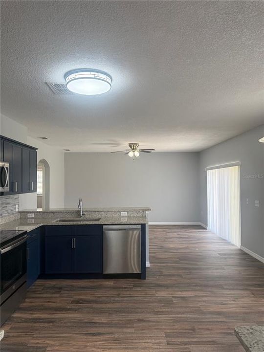 For Rent: $2,000 (4 beds, 2 baths, 2113 Square Feet)