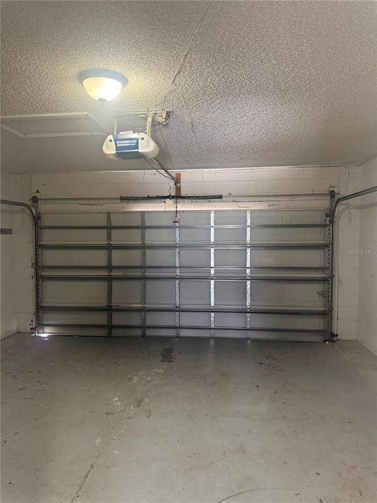 For Rent: $2,000 (4 beds, 2 baths, 2113 Square Feet)