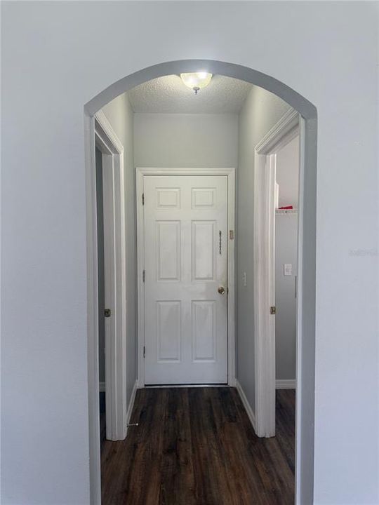 For Rent: $2,000 (4 beds, 2 baths, 2113 Square Feet)