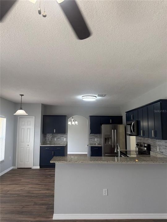 For Rent: $2,000 (4 beds, 2 baths, 2113 Square Feet)