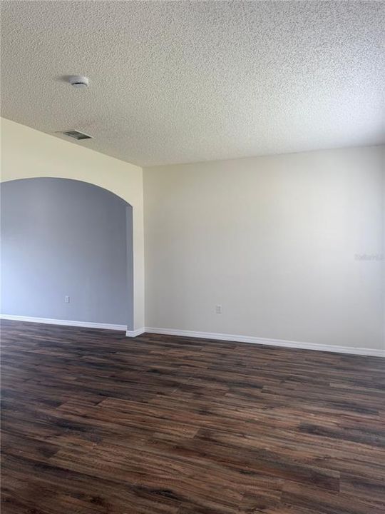 For Rent: $2,000 (4 beds, 2 baths, 2113 Square Feet)