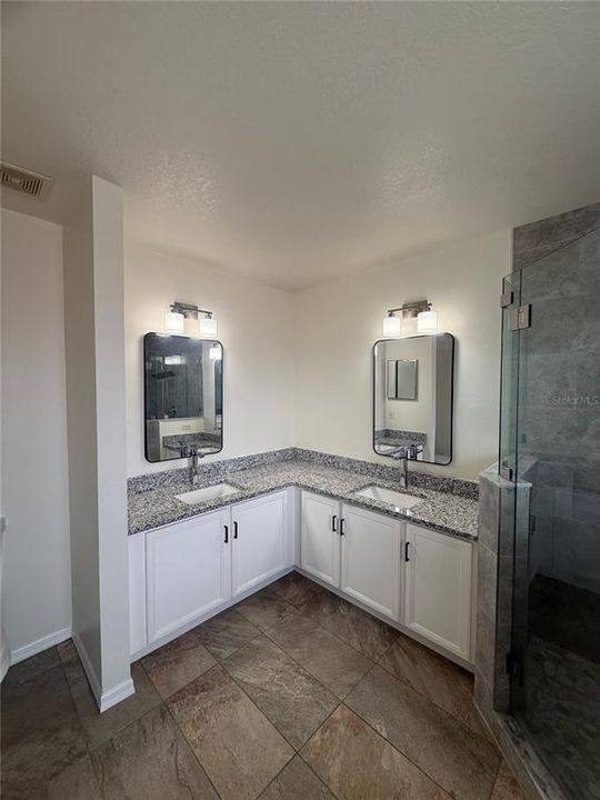 For Rent: $2,000 (4 beds, 2 baths, 2113 Square Feet)