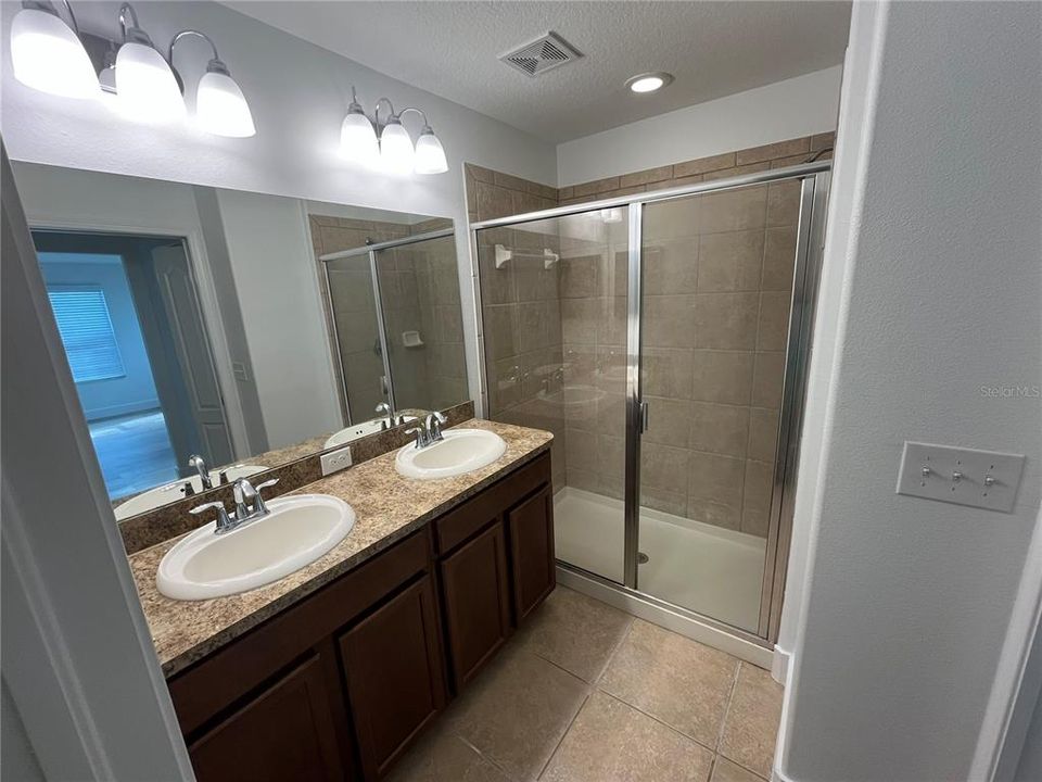 For Rent: $2,280 (3 beds, 2 baths, 1882 Square Feet)