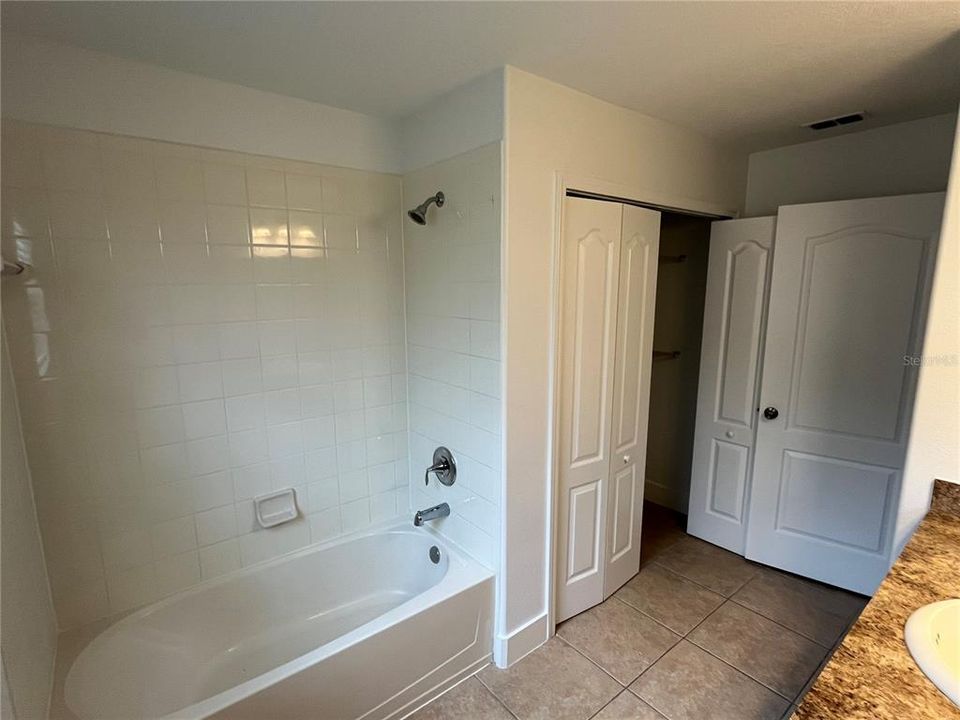 For Rent: $2,280 (3 beds, 2 baths, 1882 Square Feet)